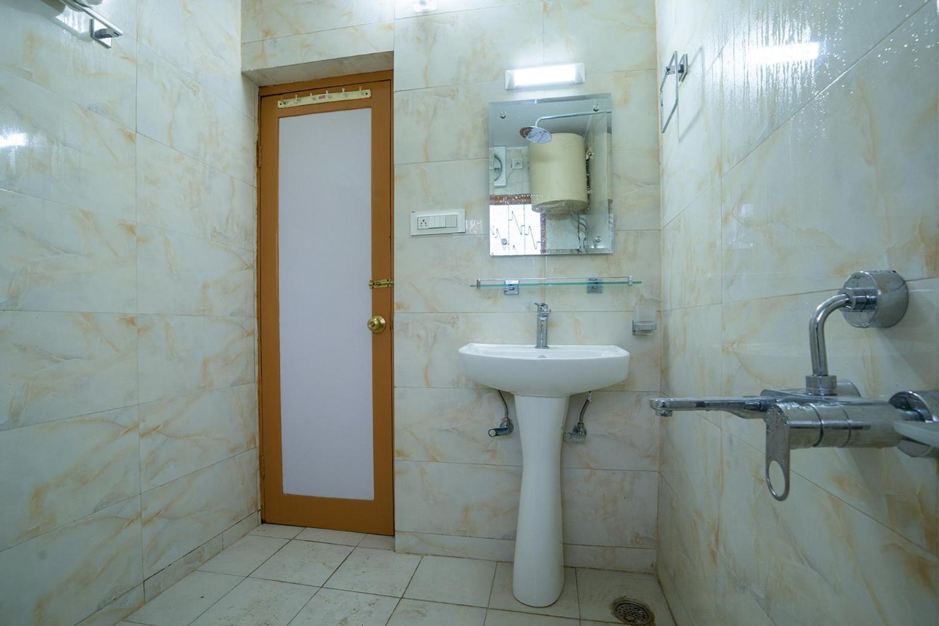 Stayvista At Pinewood Villa - Pet Friendly Villa With Lawn & Pool Table Σριναγκάρ Εξωτερικό φωτογραφία