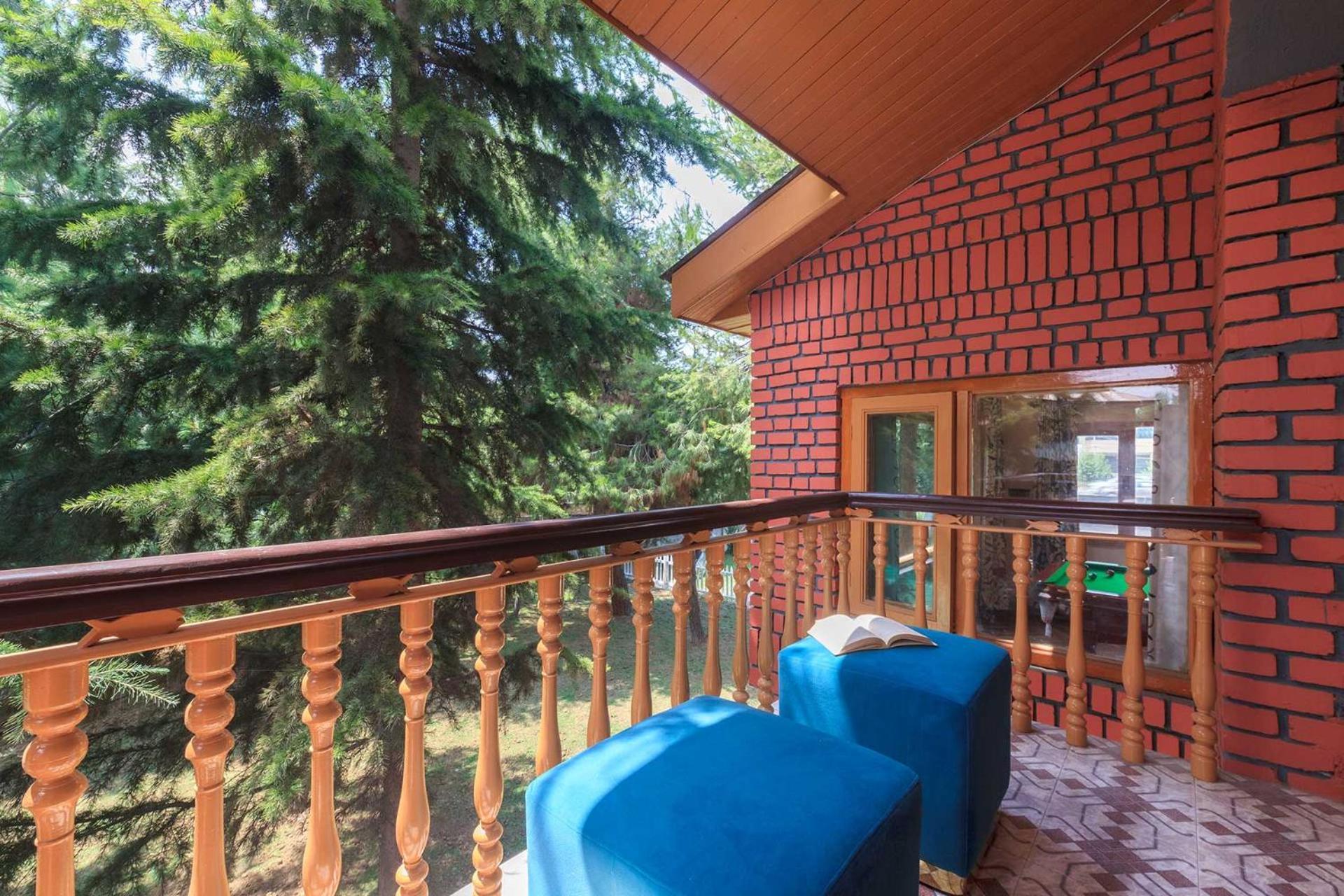 Stayvista At Pinewood Villa - Pet Friendly Villa With Lawn & Pool Table Σριναγκάρ Εξωτερικό φωτογραφία