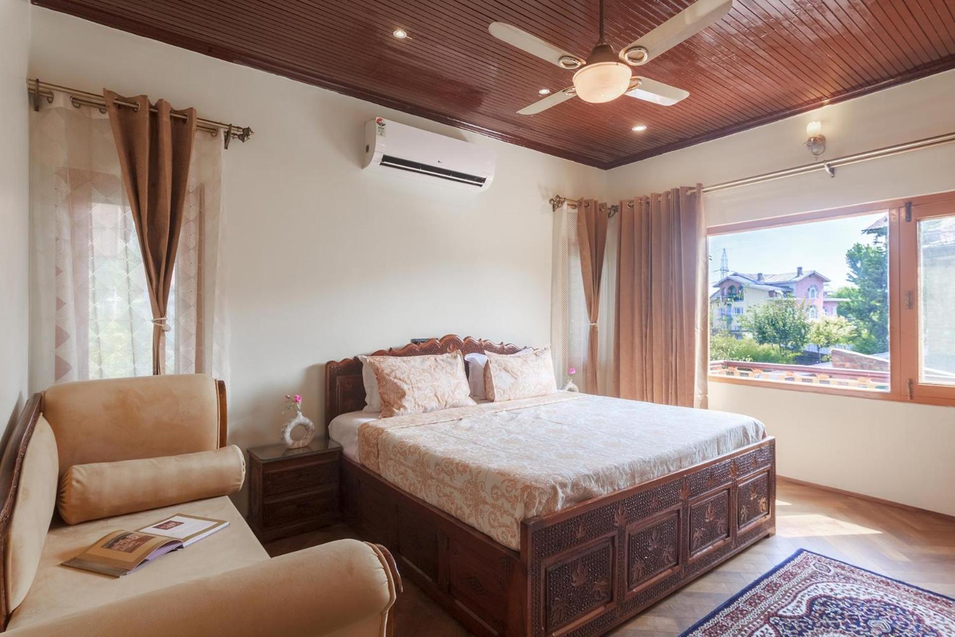 Stayvista At Pinewood Villa - Pet Friendly Villa With Lawn & Pool Table Σριναγκάρ Εξωτερικό φωτογραφία