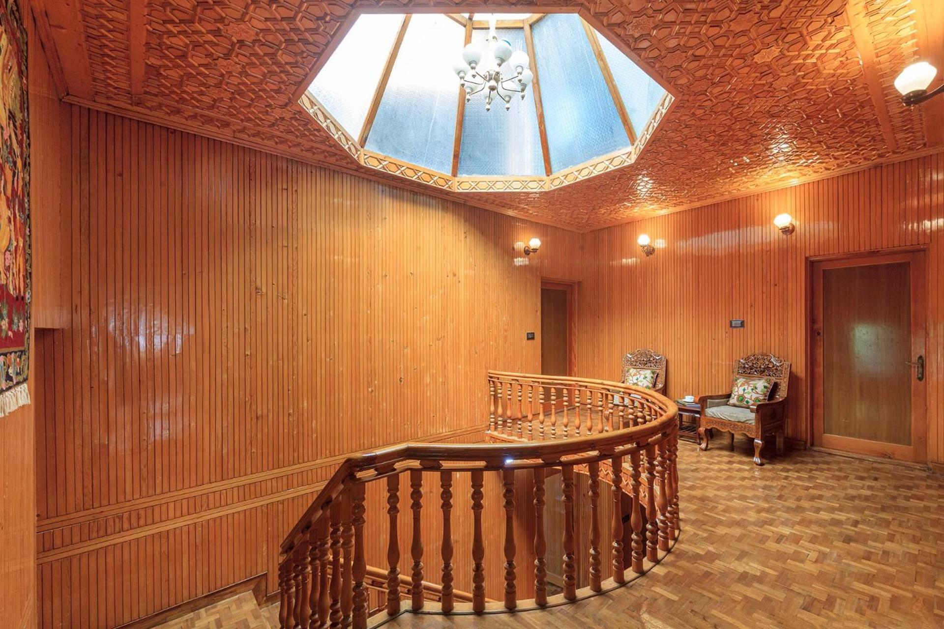 Stayvista At Pinewood Villa - Pet Friendly Villa With Lawn & Pool Table Σριναγκάρ Εξωτερικό φωτογραφία