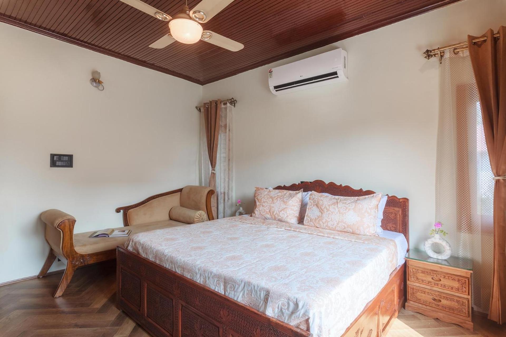 Stayvista At Pinewood Villa - Pet Friendly Villa With Lawn & Pool Table Σριναγκάρ Εξωτερικό φωτογραφία