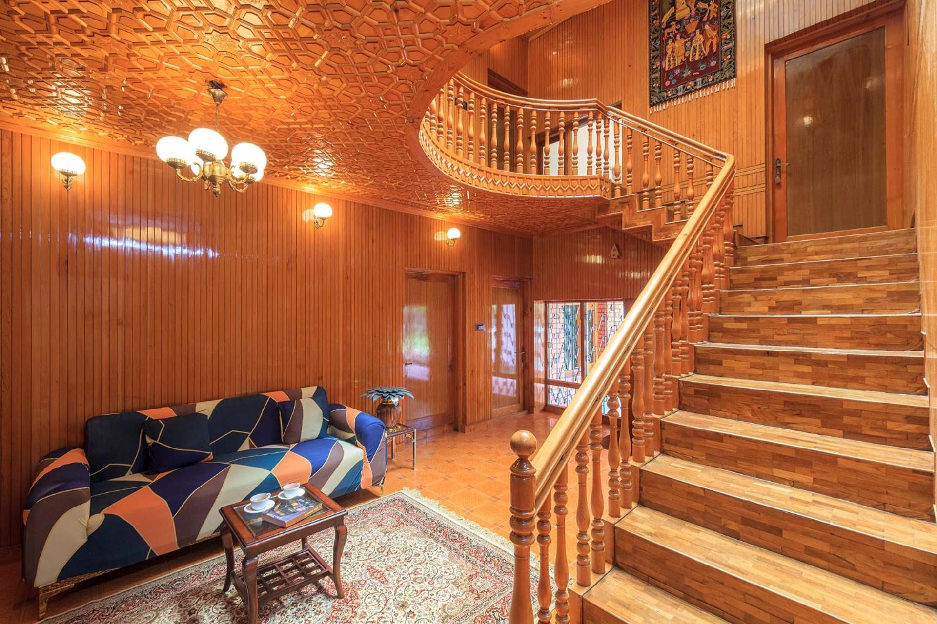 Stayvista At Pinewood Villa - Pet Friendly Villa With Lawn & Pool Table Σριναγκάρ Εξωτερικό φωτογραφία